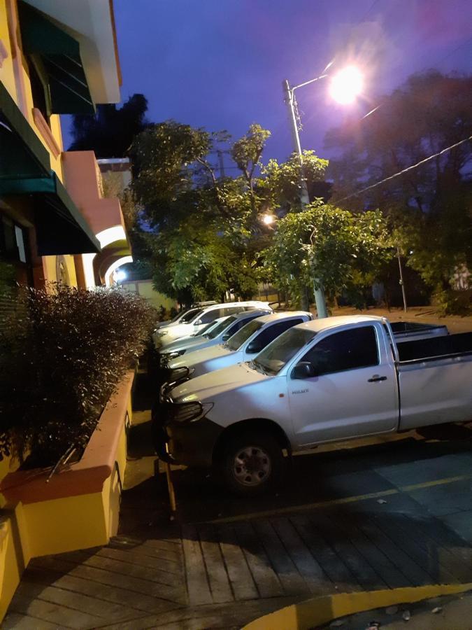 Hotel Brandts Los Robles De San Juan マナグア エクステリア 写真