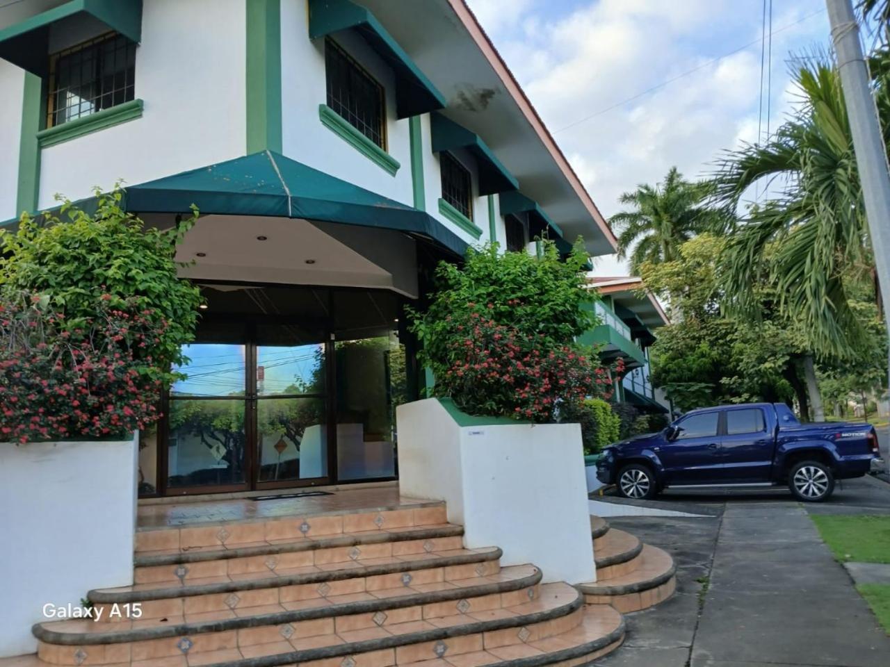 Hotel Brandts Los Robles De San Juan マナグア エクステリア 写真